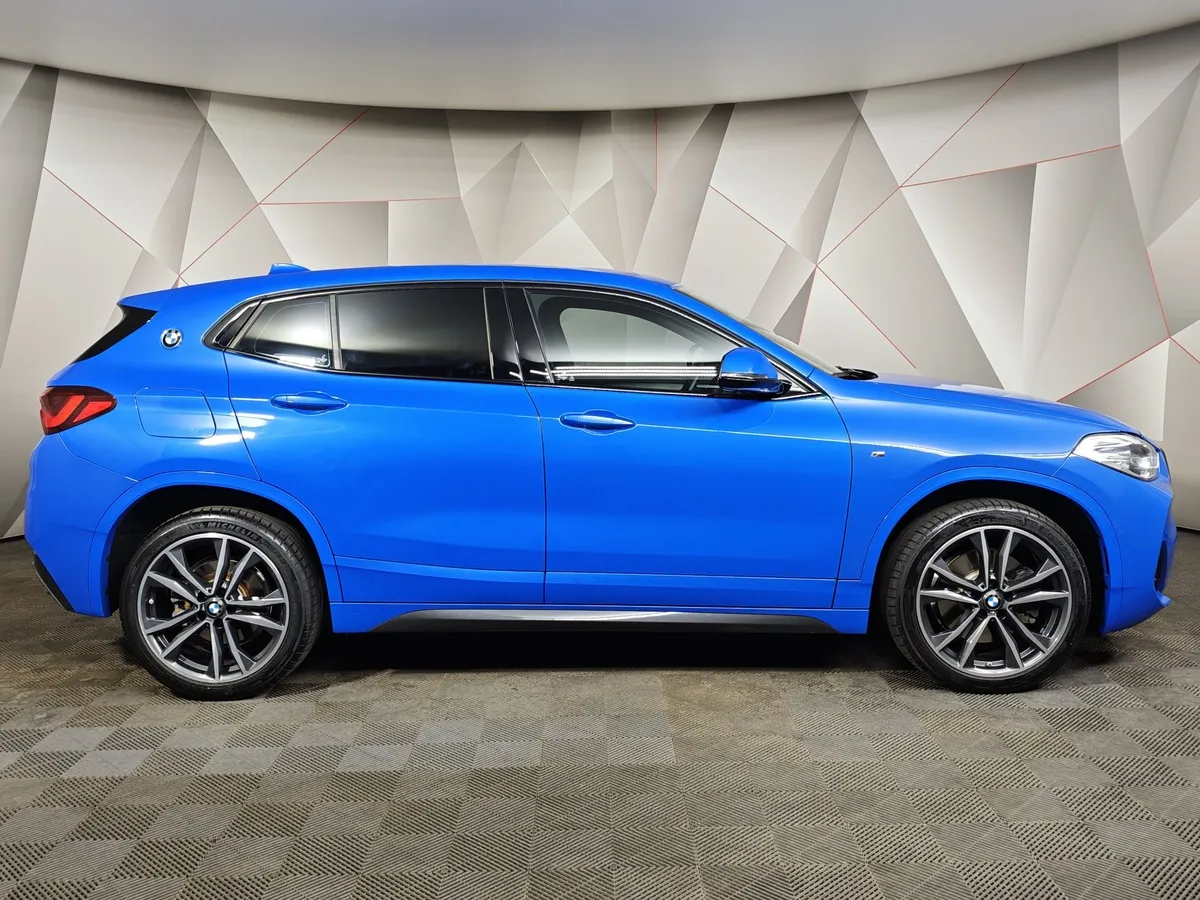 BMW X2 20i xDrive AT (192 л.с.) M Sport Синий в АВИЛОН. Слайд №6