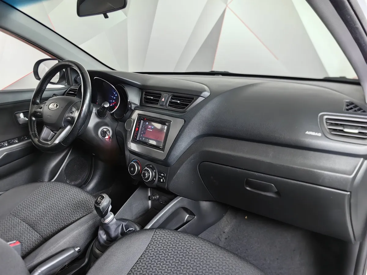 Kia Rio 1.6 MT (123 л.с.) Белый в АВИЛОН. Слайд №13