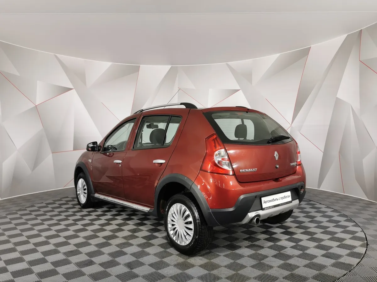 Renault Sandero 1.6 AT (103 л.с.) Stepway Красный в АВИЛОН. Слайд №4