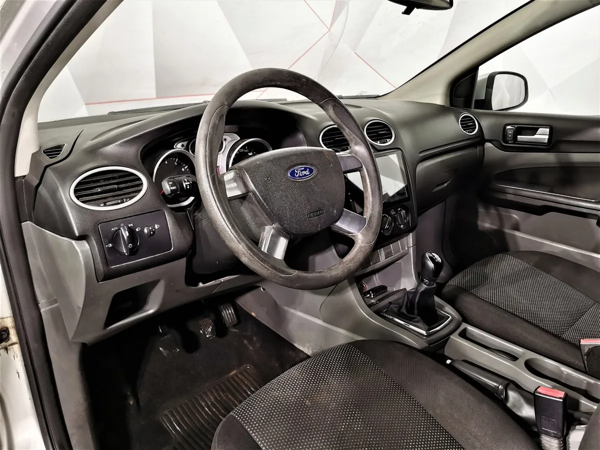 Ford Focus 1.6 MT (101 л.с.) Comfort Серебристый в АВИЛОН. Слайд №16
