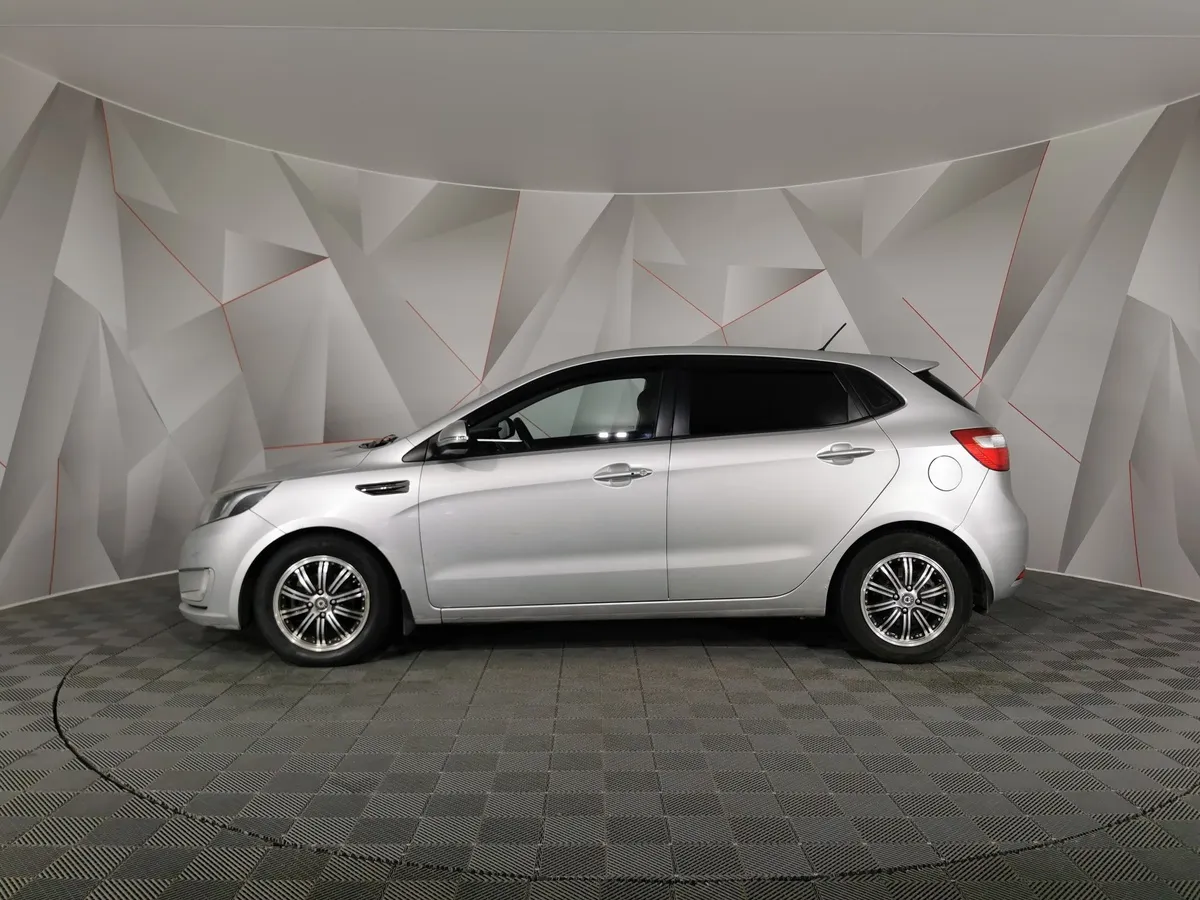 Kia Rio 1.6 AT (123 л.с.) Серебристый в АВИЛОН. Слайд №5