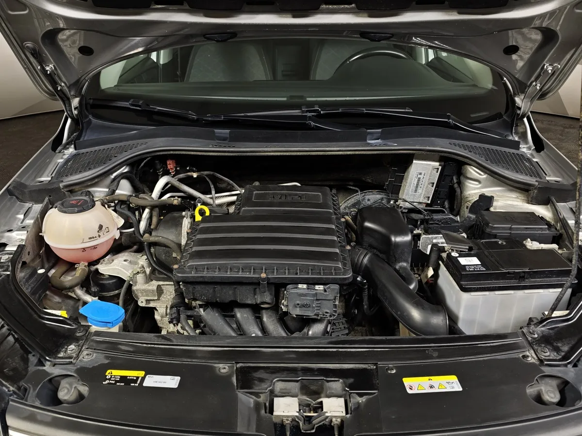 Volkswagen Polo 1.6 MPI AT (110 л.с.) Status + Зимний + Мультимедиа Серый в АВИЛОН. Слайд №11
