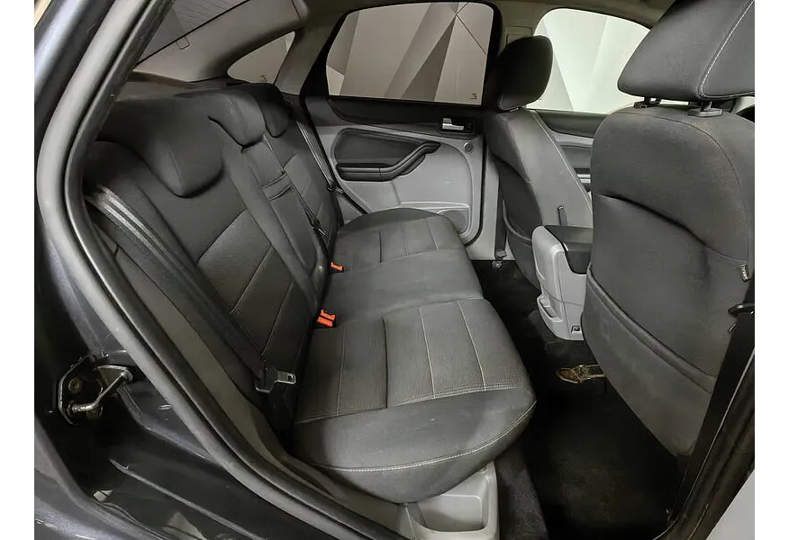 Ford Focus 2.0 AT (145 л.с.) Titanium Серый в АВИЛОН. Слайд №13