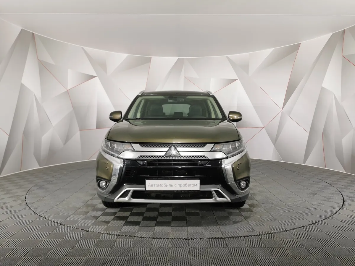 Mitsubishi Outlander 2.4 MIVEC CVT 4WD 7 мест (167 л.с.) Ultimate Коричневый в АВИЛОН. Слайд №7