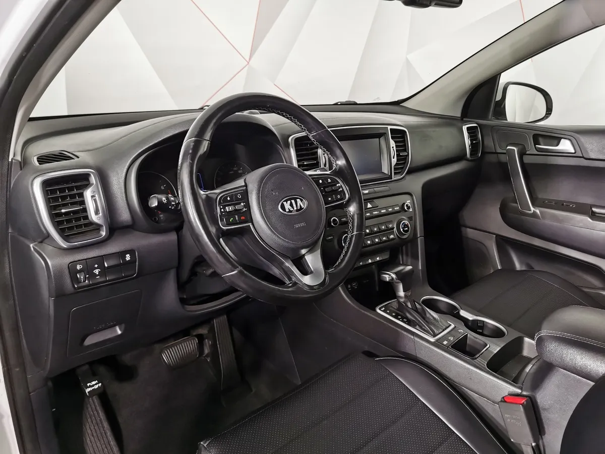 Kia Sportage 2.0 AT (150 л.с.) Белый в АВИЛОН. Слайд №18