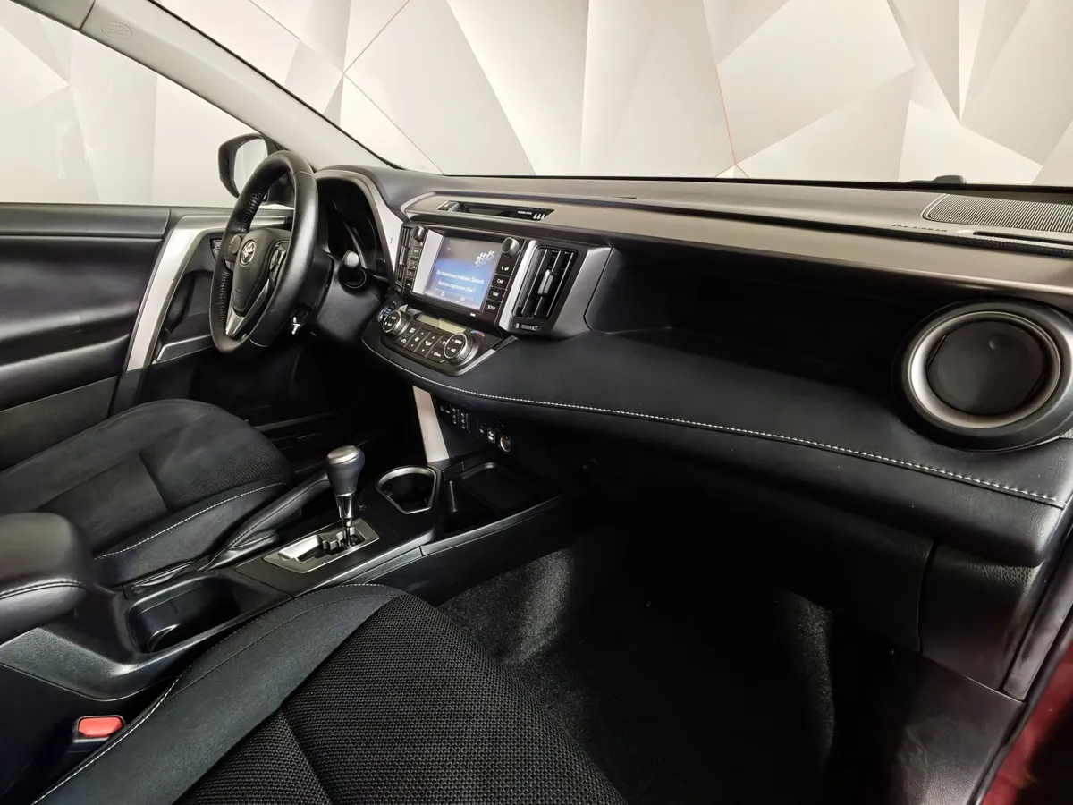 Toyota RAV4 2.0 CVT (146 л.с.) Красный в АВИЛОН. Слайд №12
