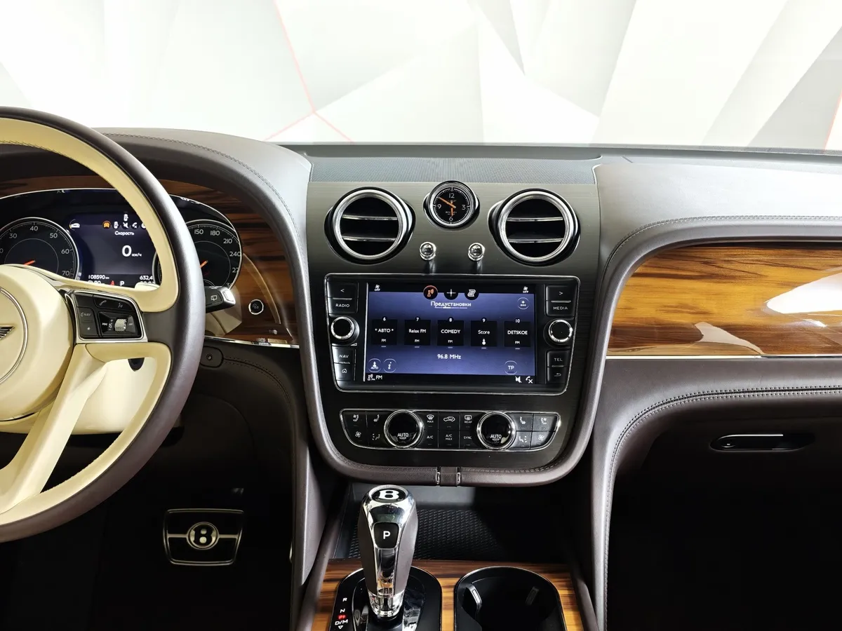 Bentley Bentayga 4.0 AT AWD (550 л.с.) Серый в АВИЛОН. Слайд №15