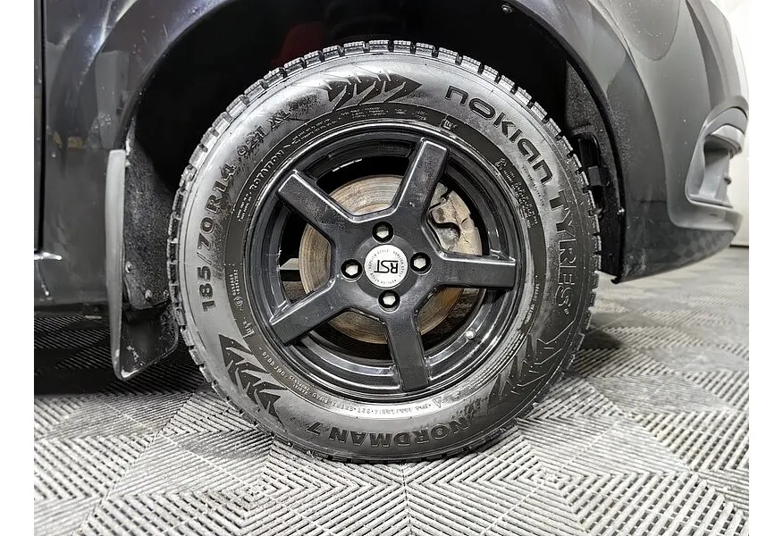 ВАЗ (Lada) Granta 1.6 MT (90 л.с.) Comfort Черный в АВИЛОН. Слайд №9