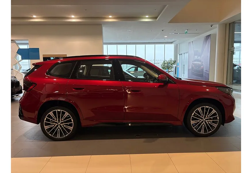 BMW X1 xDrive25 Li (204 л.с.) Красный в АВИЛОН. Слайд №2