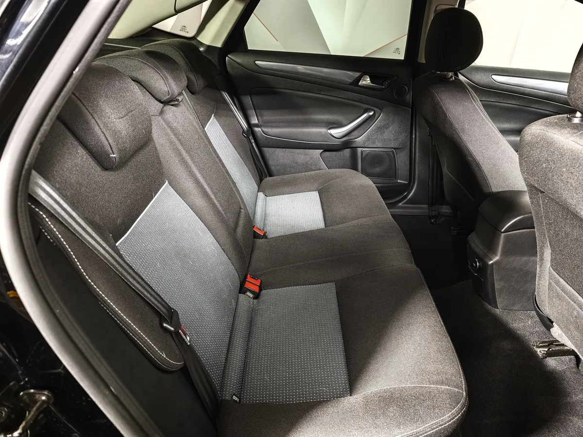 Ford Mondeo 2.0 MT (145 л.с.) Черный в АВИЛОН. Слайд №14
