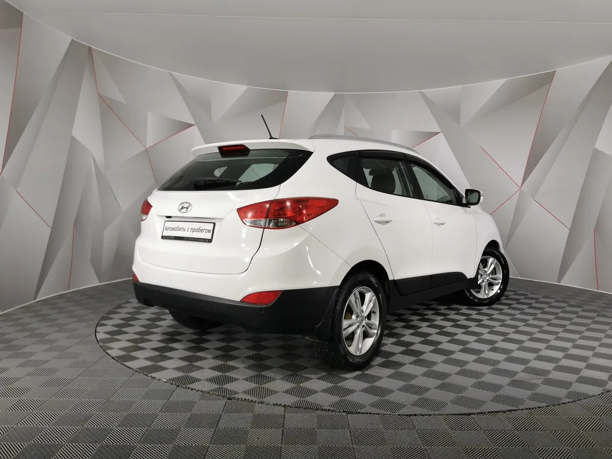 Hyundai ix35 2.0 AT 4WD (150 л.с.) Comfort + Navi Белый в АВИЛОН. Слайд №2