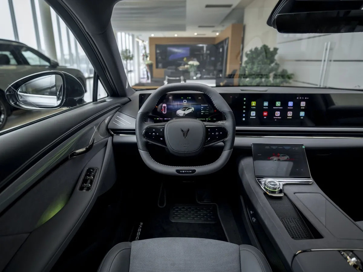 Voyah Passion 1.5 AT AWD (530 л.с.) Executive Черный в АВИЛОН. Слайд №11