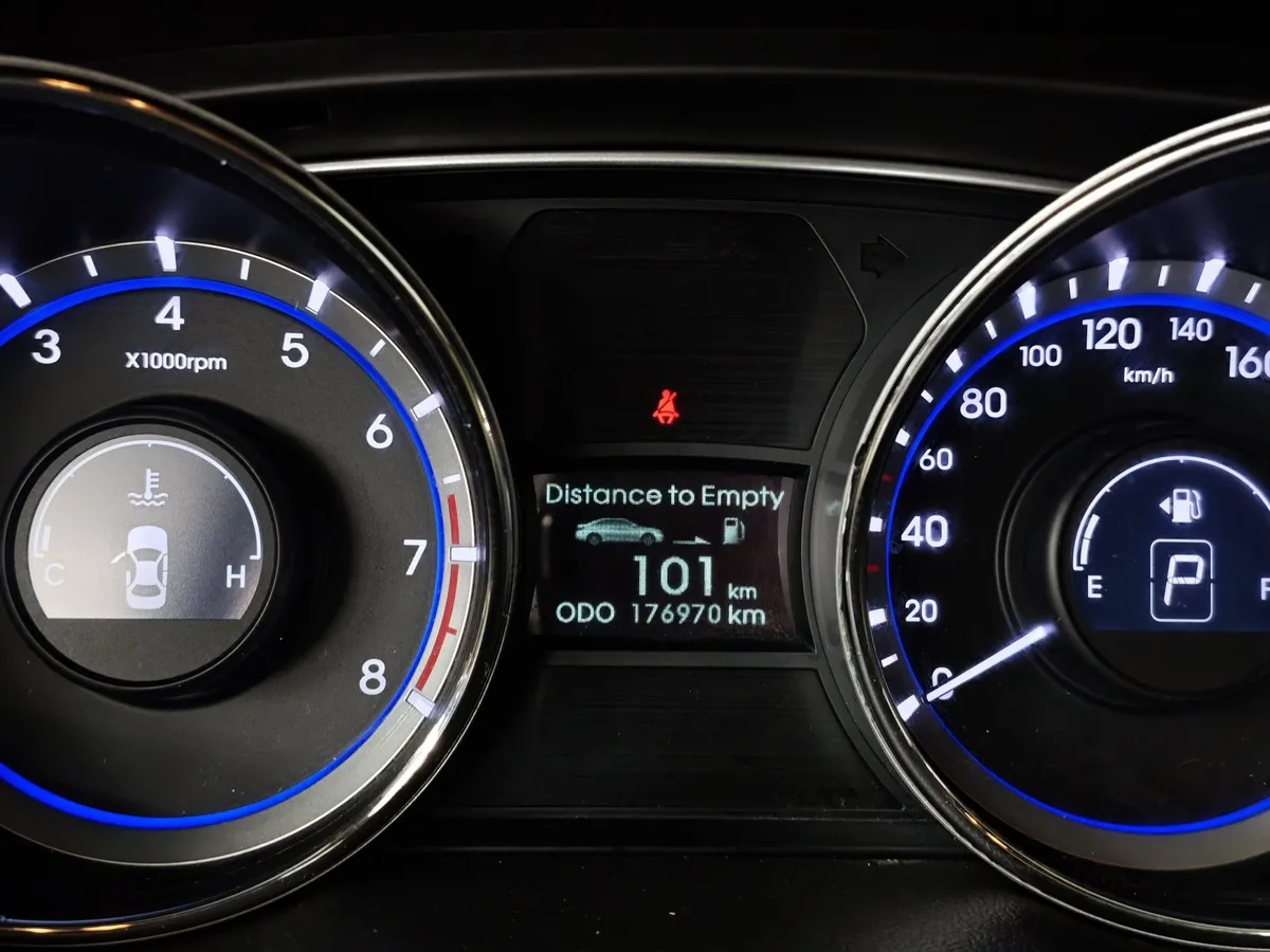 Hyundai Sonata 2.0 MPi AT (150 л.с.) Comfort Белый в АВИЛОН. Слайд №17