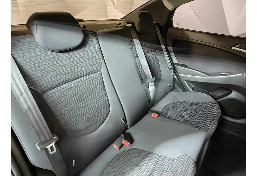 Hyundai Solaris 1.6 AT (123 л.с.) Comfort + Advanced + Winter Оранжевый в АВИЛОН. Слайд №17 Hyundai Solaris 1.6 AT (123 л.с.) Comfort + Advanced + Winter Оранжевый в АВИЛОН. Слайд №17