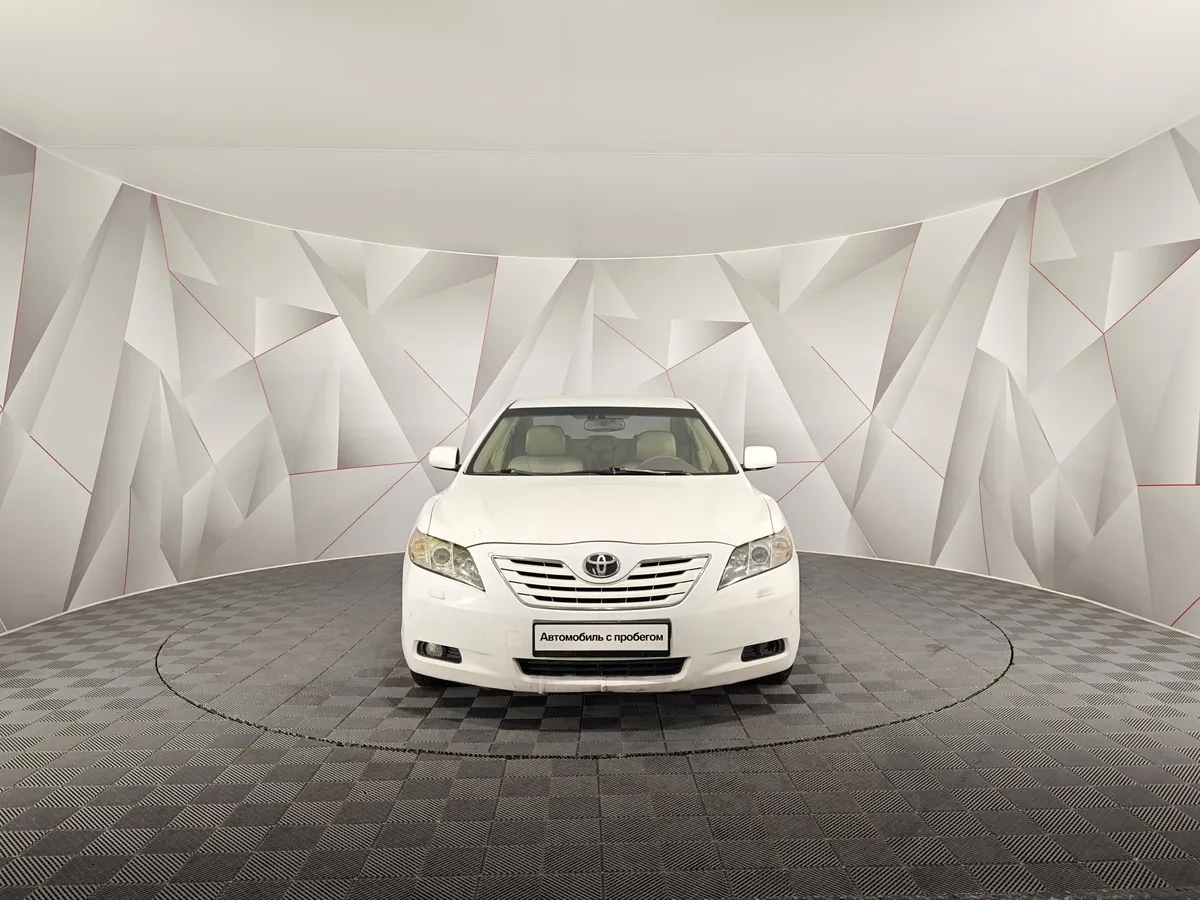 Toyota Camry 2.4 VVT-i AT (167 л.с.) Белый в АВИЛОН. Слайд №7