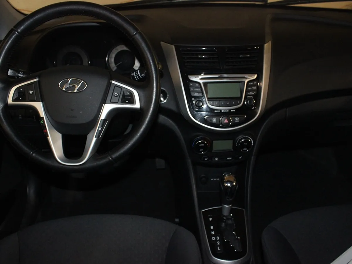 Hyundai Solaris 1.6 AT (123 л.с.) Dynamic Красный в АВИЛОН. Слайд №7
