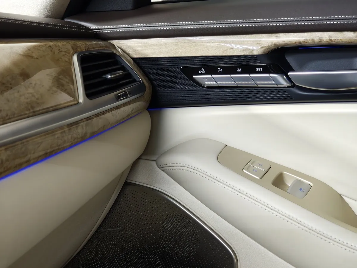 Genesis G90 5.0 L GDI AT AWD (413 л.с.) Черный в АВИЛОН. Слайд №24