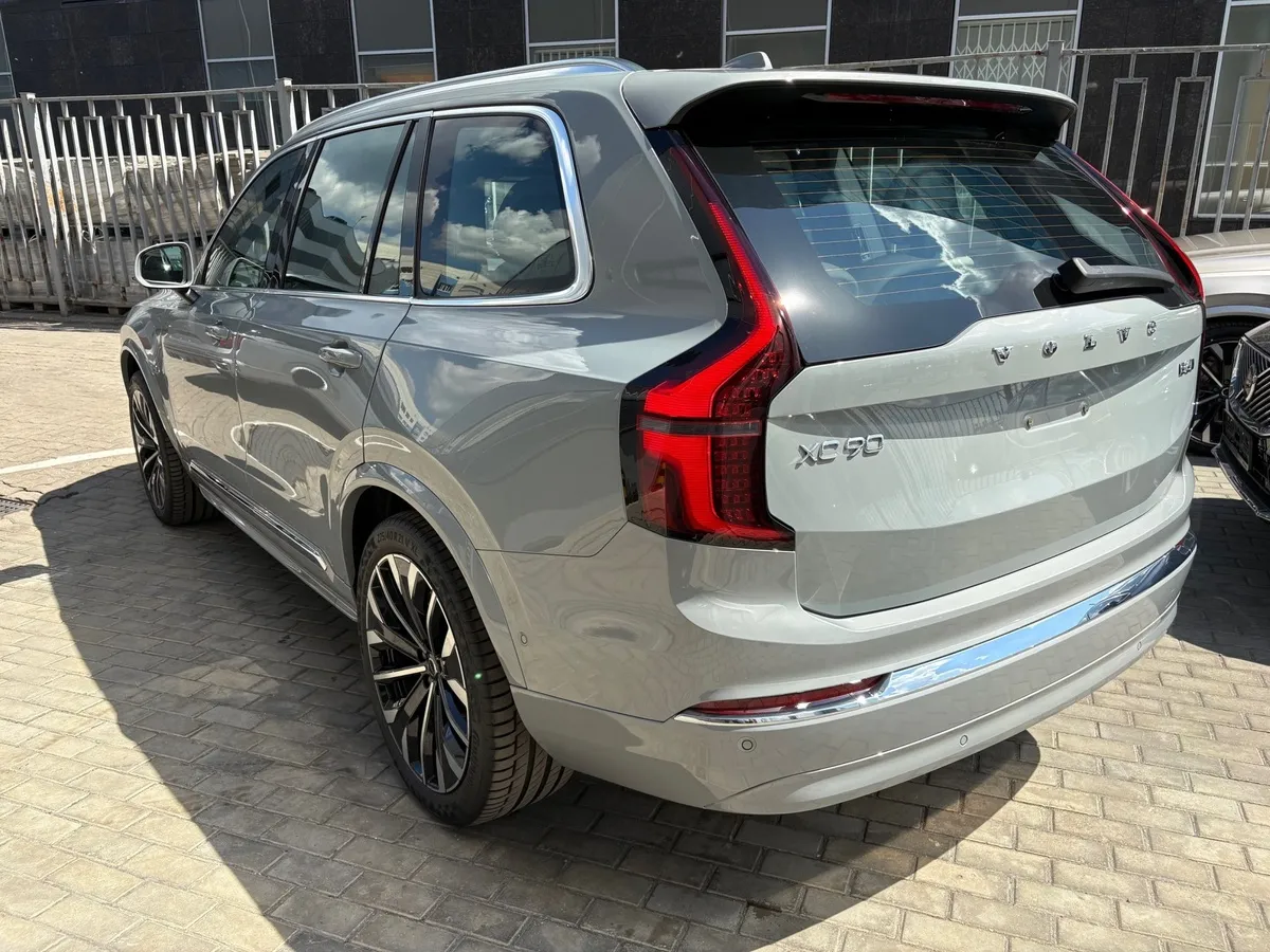 Volvo XC90 2.0 B6 mild hybrid AT AWD (7 мест) (300 л.с.) Ультра темный Серый в АВИЛОН. Слайд №7 Volvo XC90 2.0 B6 mild hybrid AT AWD (7 мест) (300 л.с.) Ультра темный Серый в АВИЛОН. Слайд №7