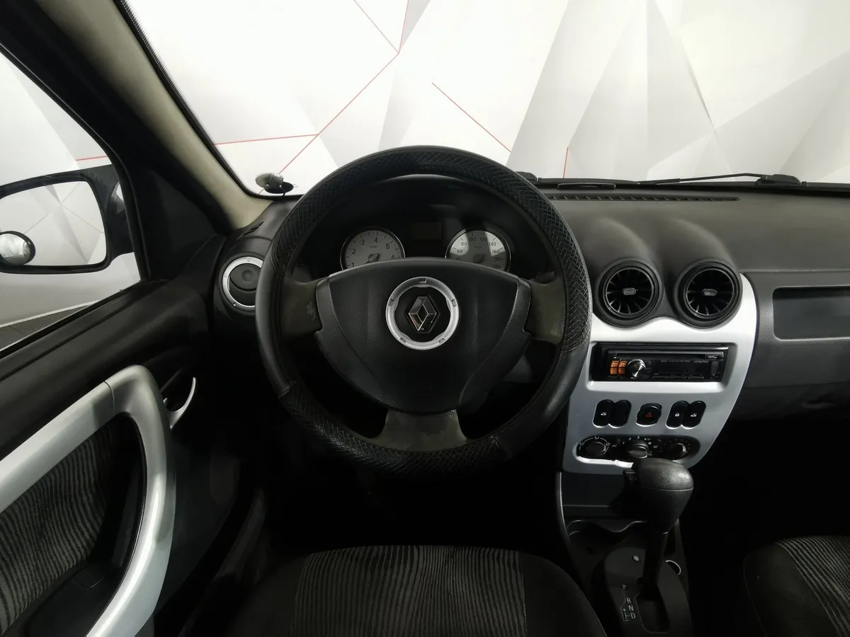 Renault Logan 1.6 AT (102 л.с.) Красный в АВИЛОН. Слайд №17