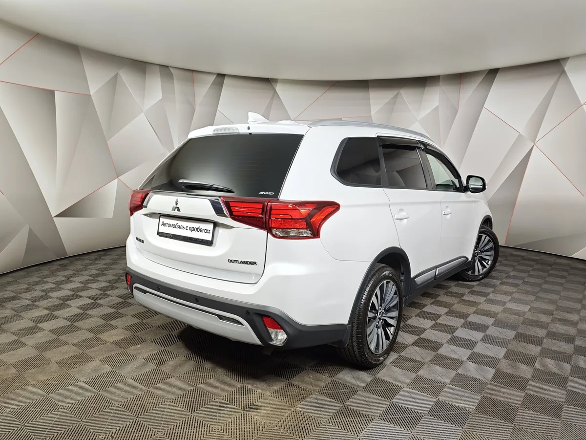 Mitsubishi Outlander 2.0 CVT 4WD (146 л.с.) Instyle E29 Белый в АВИЛОН. Слайд №2