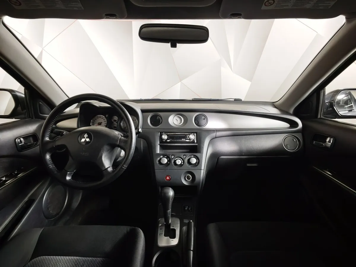 Mitsubishi Outlander 2.4 AT 4WD (160 л.с.) Серый в АВИЛОН. Слайд №11