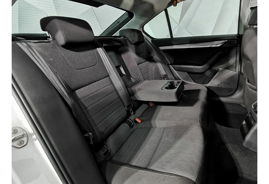 Skoda Octavia 1.8 TSI MT (180 л.с.) Белый в АВИЛОН. Слайд №16