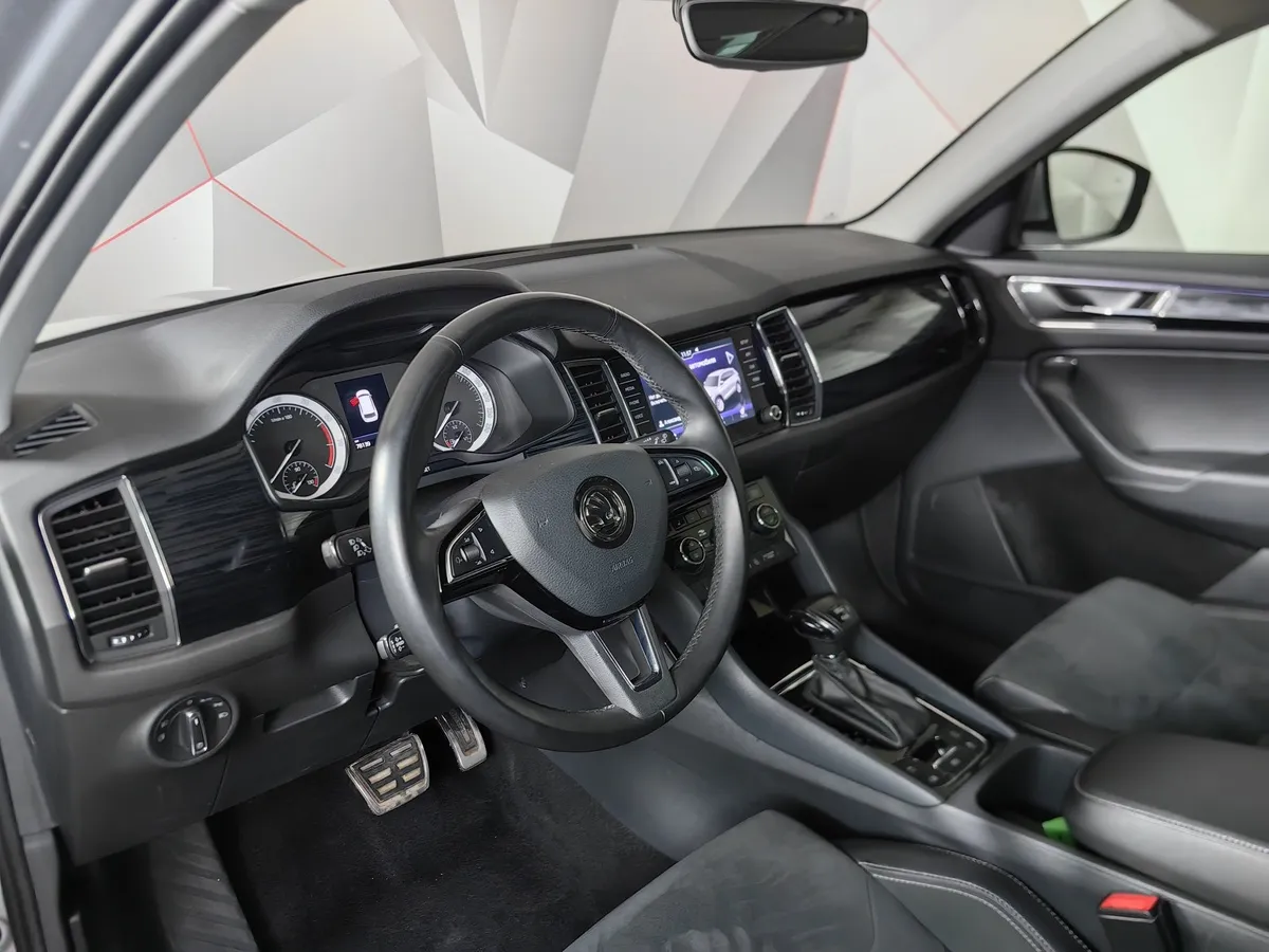 Skoda Kodiaq 2.0 TSI DSG 4X4 (180 л.с.) Серебристый в АВИЛОН. Слайд №18