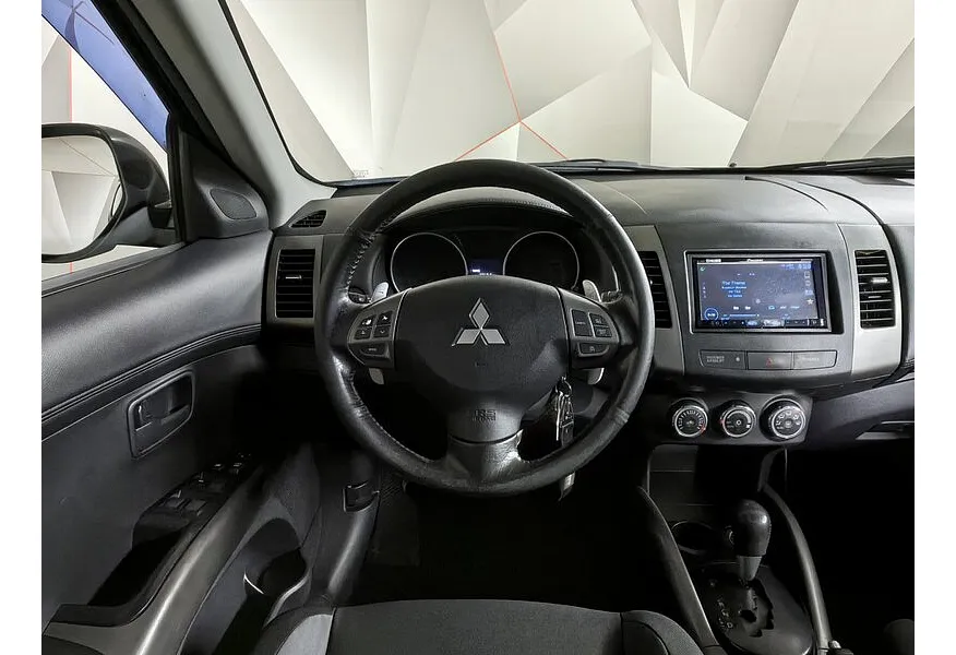 Mitsubishi Outlander 2.0 CVT 2WD (147 л.с.) Черный в АВИЛОН. Слайд №18