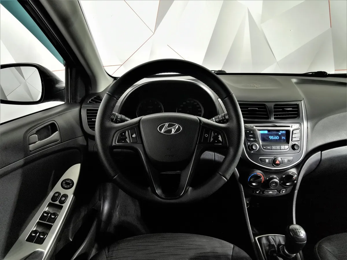 Hyundai Solaris 1.4 MT (107 л.с.) Active Коричневый в АВИЛОН. Слайд №18