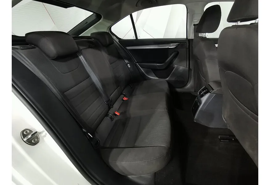 АВИЛОН - Skoda Octavia 1.4 TSI DSG (140 л.с.) Белый - slide 7