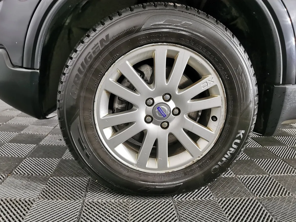 Volvo XC90 2.5 T5 Geartronic AWD (5 мест) (210 л.с.) Черный в АВИЛОН. Слайд №9