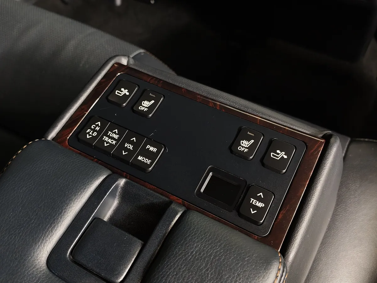 Toyota Camry 2.5 AT (181 л.с.) Классик Черный в АВИЛОН. Слайд №22