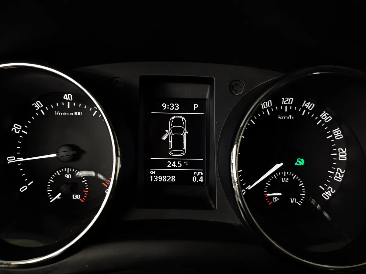 Skoda Yeti 1.8 TSI 4x4 DSG (152 л.с.) Серый в АВИЛОН. Слайд №18