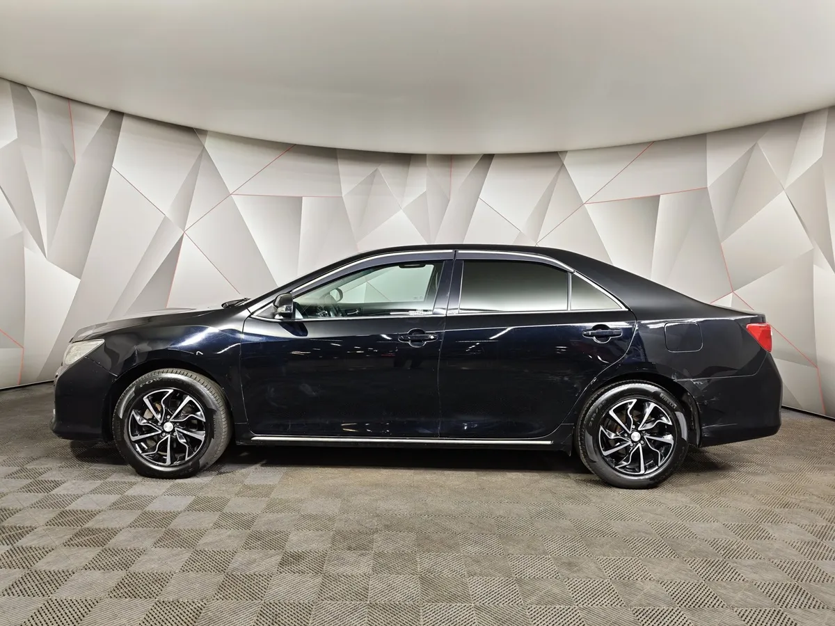 Toyota Camry 2.5 AT (181 л.с.) Стандарт Черный в АВИЛОН. Слайд №5