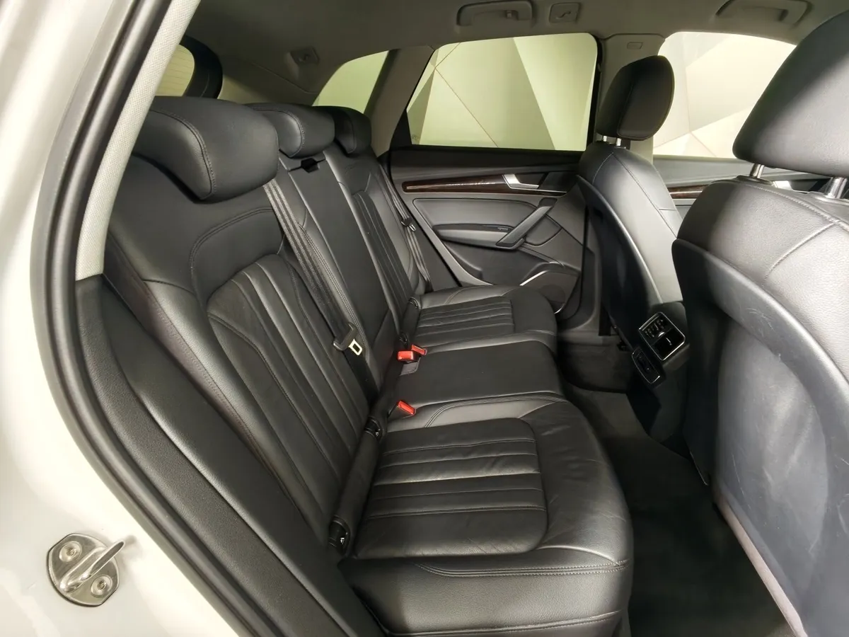 Audi Q5 L 40 TFSI S tronic quattro (249 л.с.) Белый в АВИЛОН. Слайд №16