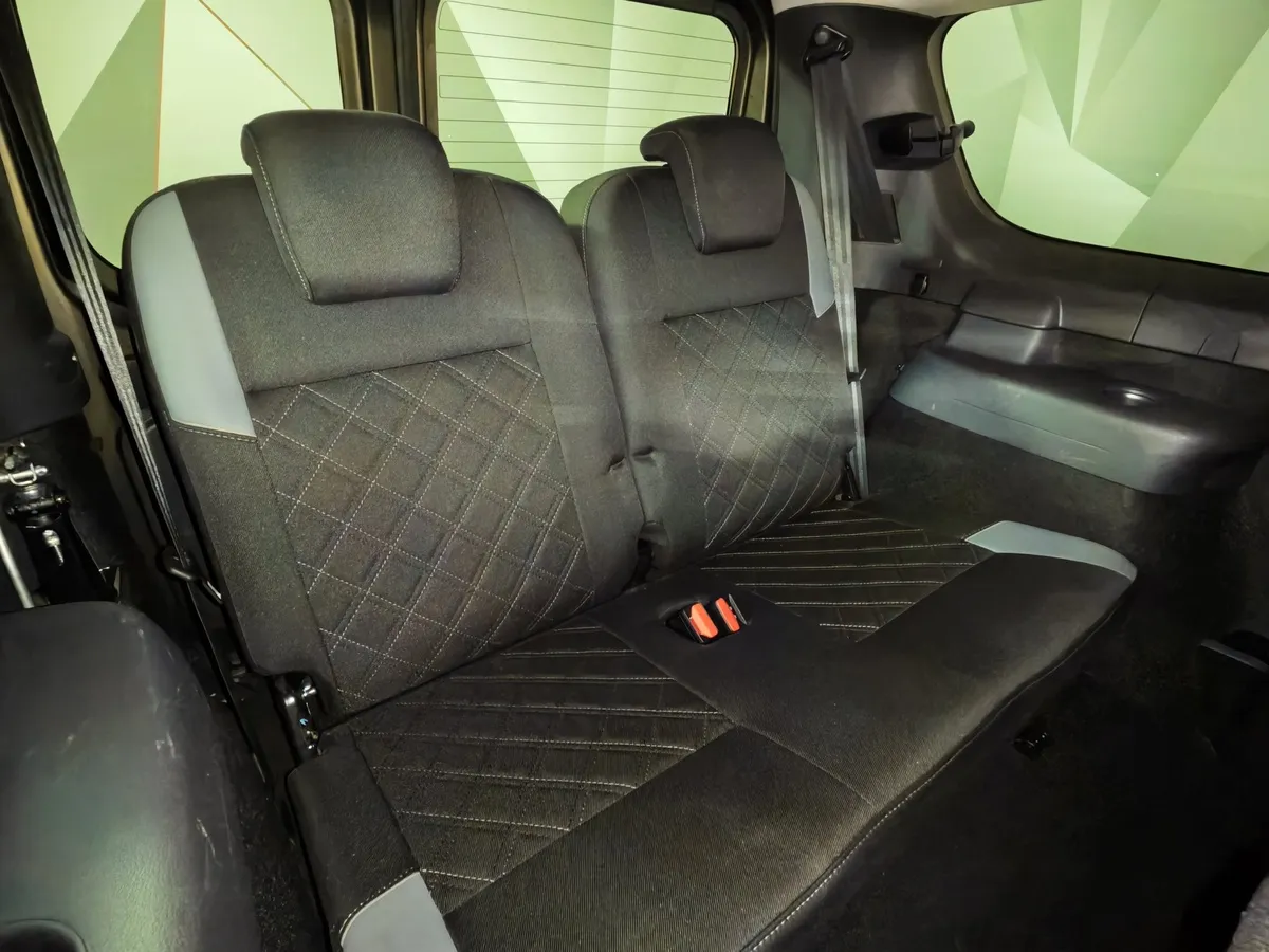 ВАЗ (Lada) Largus 1.6 MT 16 кл (5 мест) (106 л.с.) KS045-52-X00 Luxe Коричневый в АВИЛОН. Слайд №20