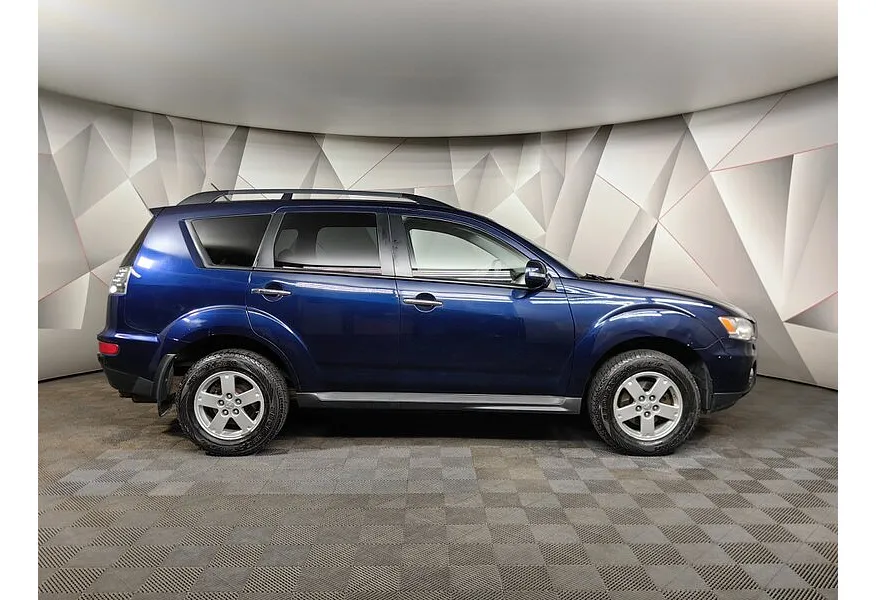 Mitsubishi Outlander 2.4 CVT 4WD (170 л.с.) Синий в АВИЛОН. Слайд №6 Mitsubishi Outlander 2.4 CVT 4WD (170 л.с.) Синий в АВИЛОН. Слайд №6