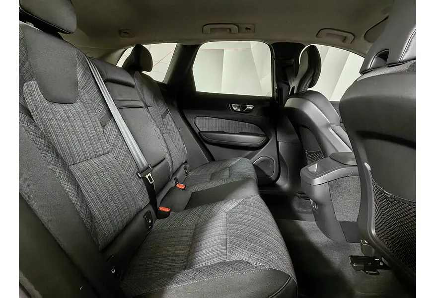 Volvo XC60 2.0 B5 mild hybrid AT AWD (249 л.с.) Momentum Серый в АВИЛОН. Слайд №16