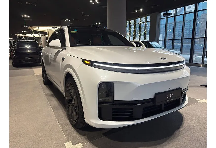 Li Auto L7 1.5 AT 4WD (449 л.с.) Ultra Белый в АВИЛОН. Слайд №2
