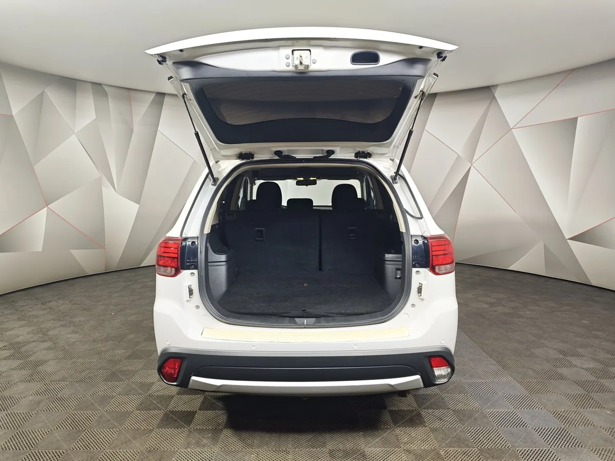 Mitsubishi Outlander 2.0 CVT (146 л.с.) Invite Белый в АВИЛОН. Слайд №12