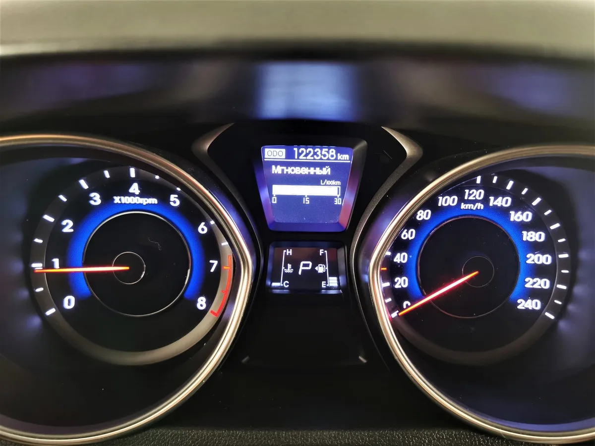 Hyundai Elantra 1.8 AT (150 л.с.) Sport Черный в АВИЛОН. Слайд №17
