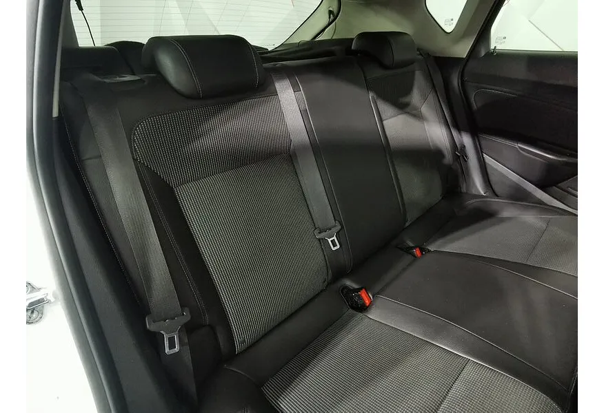 Opel Astra 1.6 AT (115 л.с.) Белый в АВИЛОН. Слайд №16