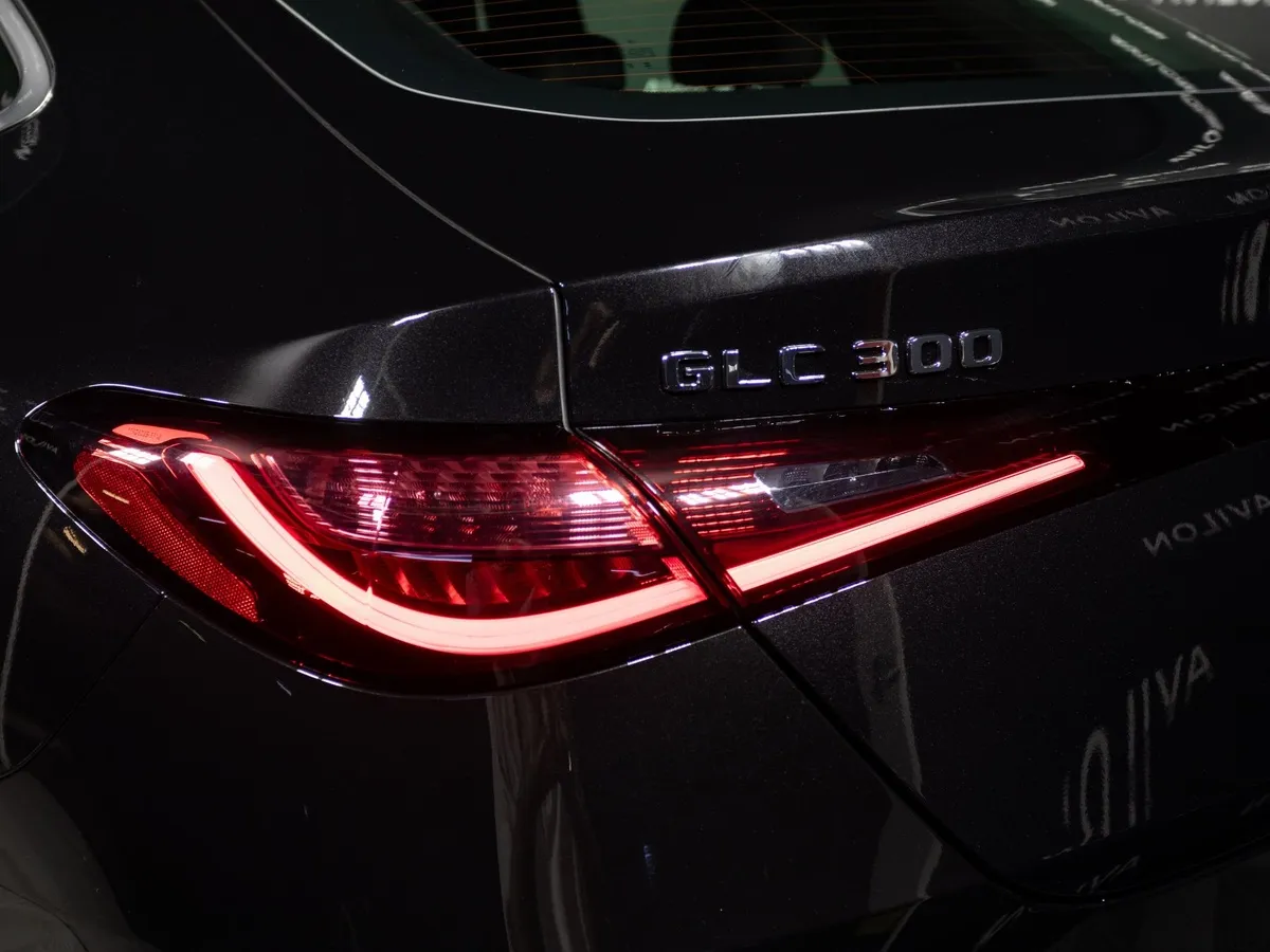 Mercedes-Benz GLC Купе 300 9G-TRONIC 4MATIC (272 л.с.) Черный в АВИЛОН. Слайд №17