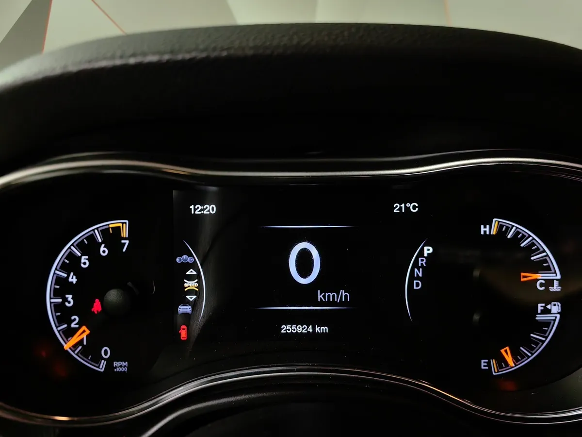 Jeep Grand Cherokee 3.0 AT AWD (238 л.с.) Laredo Красный в АВИЛОН. Слайд №17