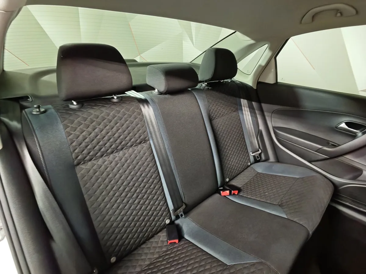 Volkswagen Polo 1.6 MPI MT (110 л.с.) Connect Белый в АВИЛОН. Слайд №17