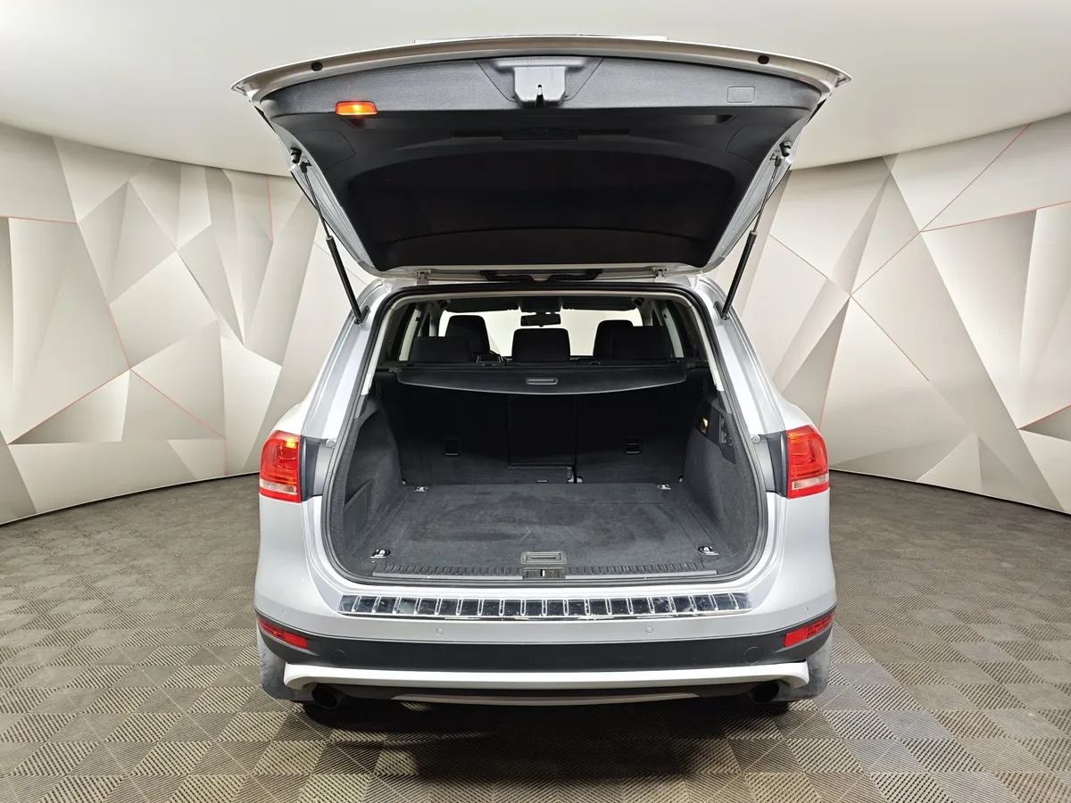 Volkswagen Touareg 3.6 FSI Tiptronic 4Motion (249 л.с.) V6 FSI Серебристый в АВИЛОН. Слайд №12