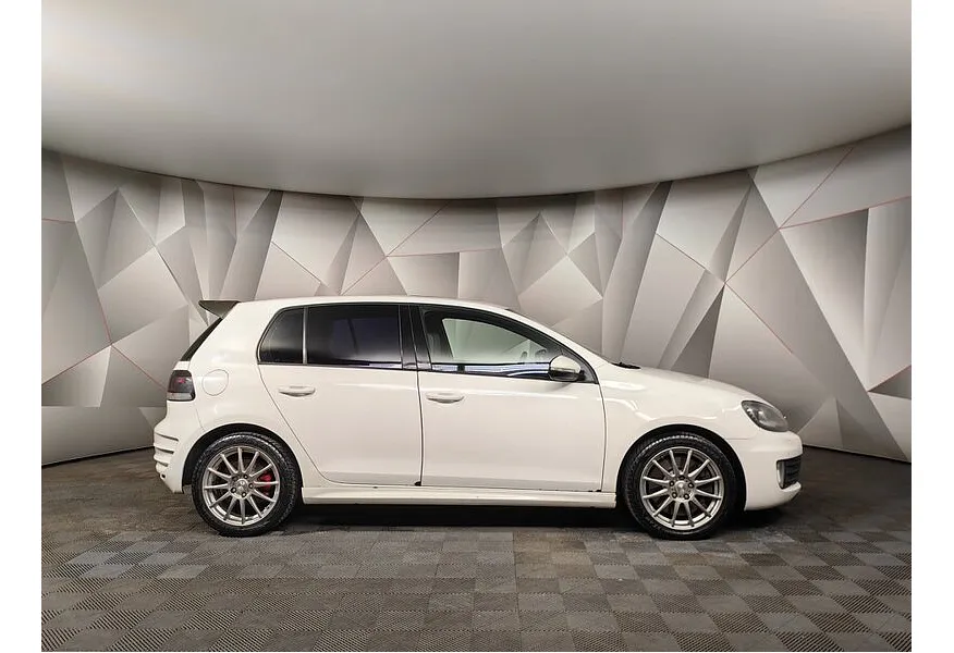 Volkswagen Golf 2.0 TSI DSG (210 л.с.) GTI Белый в АВИЛОН. Слайд №6 Volkswagen Golf 2.0 TSI DSG (210 л.с.) GTI Белый в АВИЛОН. Слайд №6