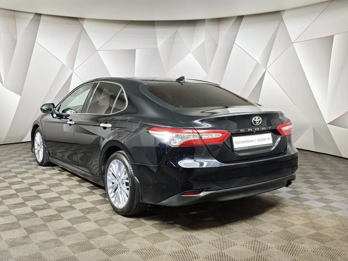 Toyota Camry 2.5 AT (181 л.с.) Черный в АВИЛОН. Слайд №4