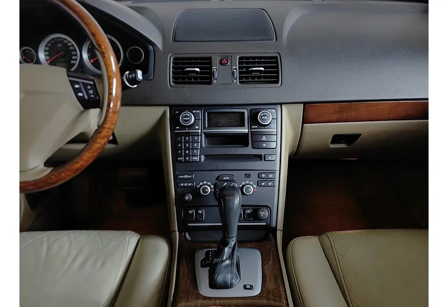 Volvo XC90 2.5 T5 Geartronic AWD (5 мест) (210 л.с.) Черный в АВИЛОН. Слайд №15