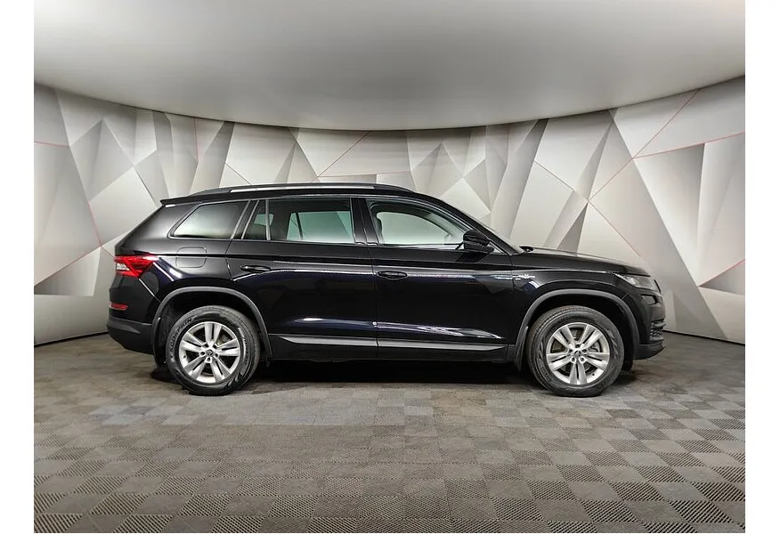 Skoda Kodiaq 2.0 TSI DSG 4X4 (180 л.с.) Черный в АВИЛОН. Слайд №6